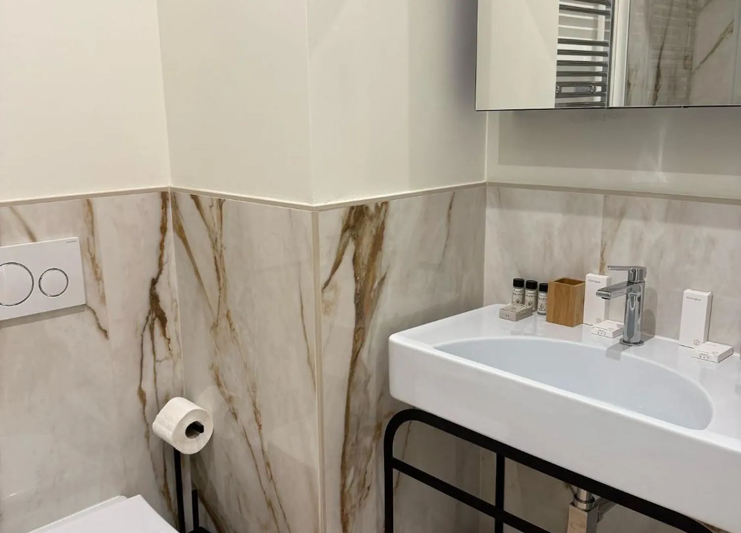 Domus Giulio Guest House Rome