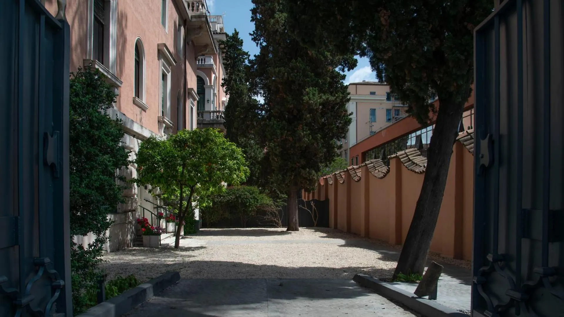 Domus Giulio Guest House Rome Italy